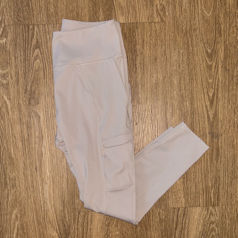 Move Theology Beige leggings with pockets